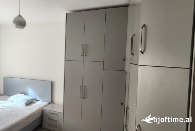 Shtepi me qera Apartament ne Tirane, 2+1, Mobilimi E mobiluar, Pagesa 700  Euro.