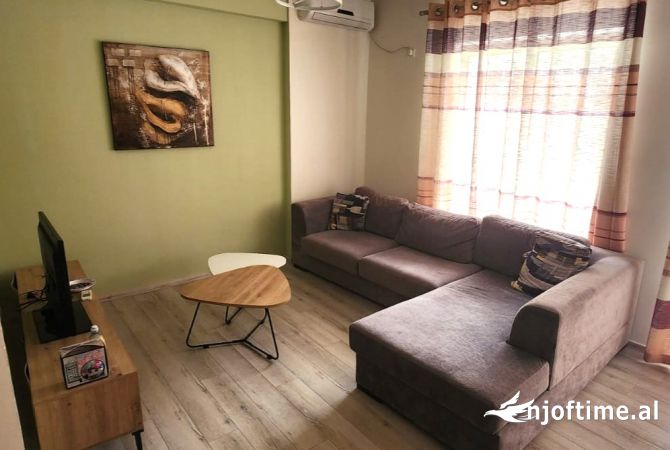 Shtepi me qera Apartament ne Tirane, 2+1, Mobilimi E mobiluar, Pagesa 700  Euro.