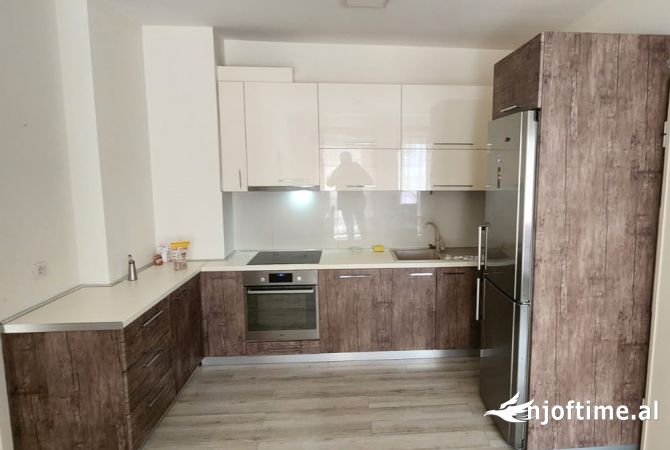 Shtepi me qera Apartament ne Tirane, 2+1, Mobilimi E mobiluar, Pagesa 700  Euro.