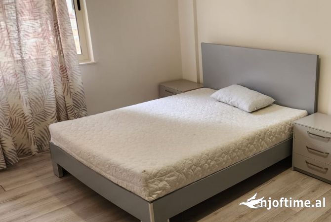 Shtepi me qera Apartament ne Tirane, 2+1, Mobilimi E mobiluar, Pagesa 700  Euro.