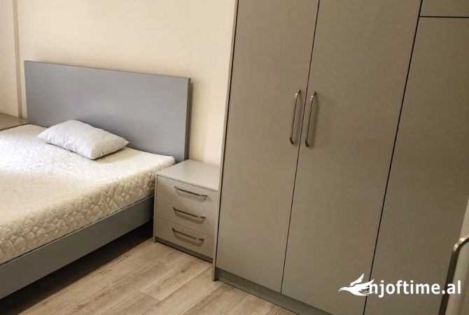 Shtepi me qera Apartament ne Tirane, 2+1, Mobilimi E mobiluar, Pagesa 700  Euro.