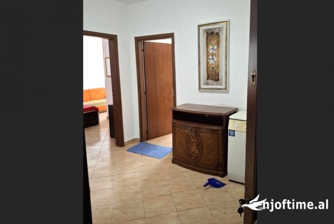 Shtepi me qera Apartament ne Tirane, 1+1, Mobilimi E mobiluar, Pagesa 300  Euro.