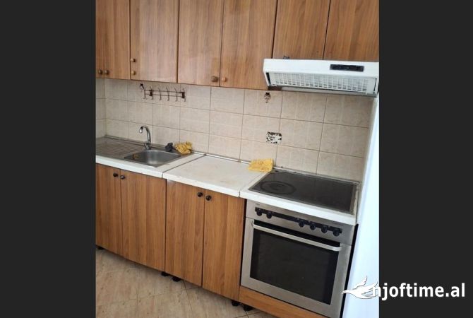 Shtepi me qera Apartament ne Tirane, 1+1, Mobilimi E mobiluar, Pagesa 300  Euro.