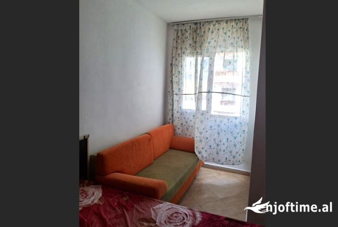 Shtepi me qera Apartament ne Tirane, 1+1, Mobilimi E mobiluar, Pagesa 300  Euro.