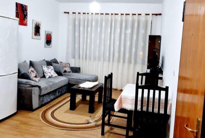 ✅ Apartament 2+1 me Qera te rruga Bardhyl prane bar Mulliri (buze rruge, 2 kondicionere, parket)