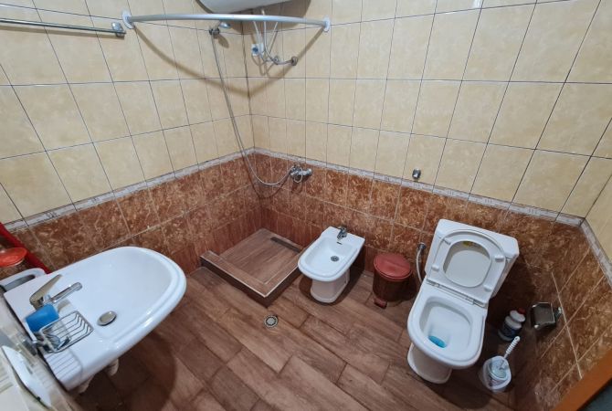 Shtepi me qera Apartament ne Tirane, 2+1, Mobilimi E mobiluar, Pagesa 45,000  Leke.