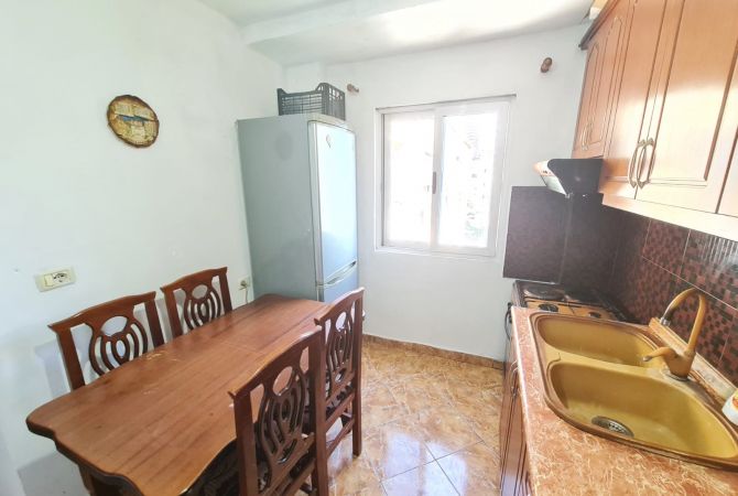 Shtepi me qera Apartament ne Tirane, 2+1, Mobilimi E mobiluar, Pagesa 45,000  Leke.