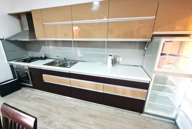 Appartamento in affitto a Tirana 3+1, Arredato