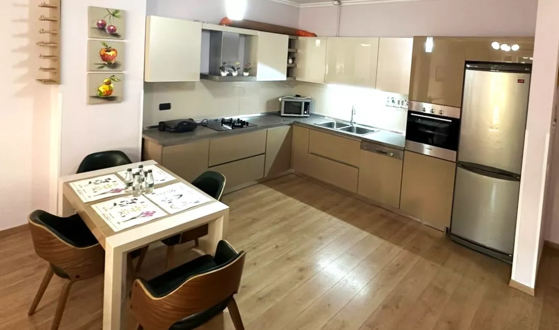 Shtepi me qera Apartament ne Tirane, 2+1, Mobilimi E mobiluar, Pagesa 65,000  Leke.