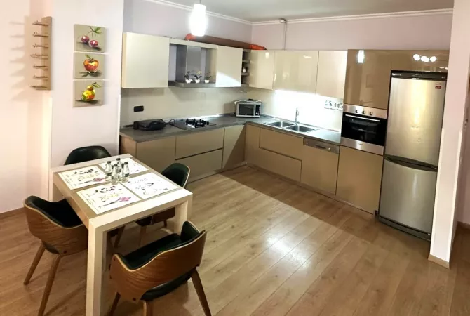 ⭐Apartament 2+1+2 prane Xhamise se Tabakeve (i mobiluar, parket, kondc Daikin,2 Ballkone,2 Tualete )