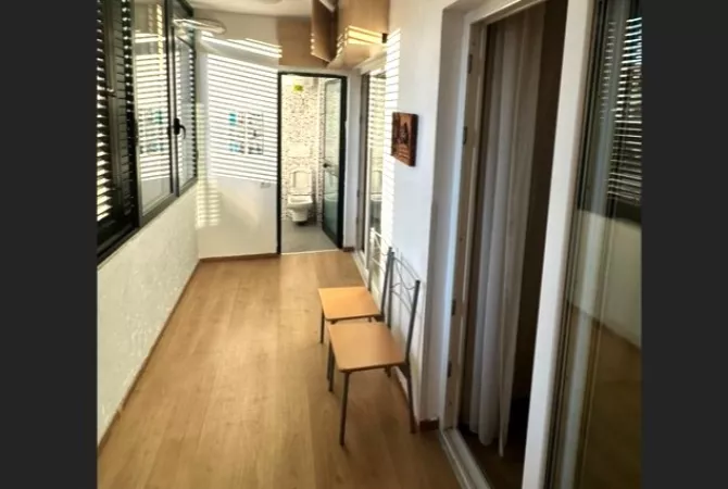 Shtepi me qera Apartament ne Tirane, 2+1, Mobilimi E mobiluar, Pagesa 65,000  Leke.