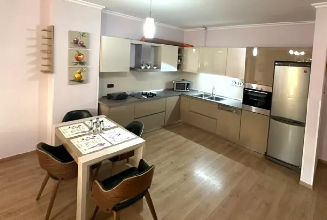 Shtepi me qera Apartament ne Tirane, 2+1, Mobilimi E mobiluar, Pagesa 65,000  Leke.