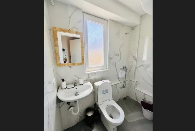 Shtepi me qera Apartament ne Tirane, Garsoniere, Mobilimi E mobiluar, Pagesa 35,000  Leke.