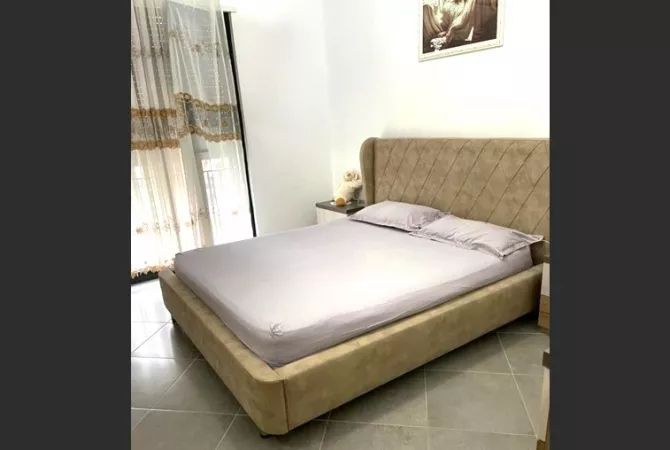 Shtepi me qera Apartament ne Tirane, 1+1, Mobilimi E mobiluar, Pagesa 50,000  Leke.