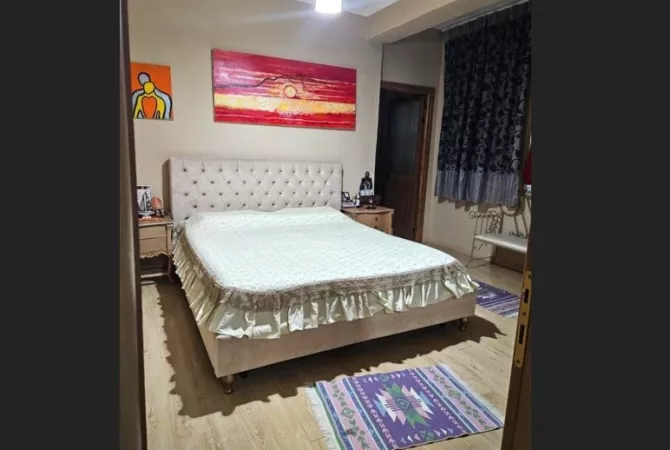 Shtepi me qera Apartament ne Tirane, 3+1, Mobilimi E mobiluar, Pagesa 500  Euro.