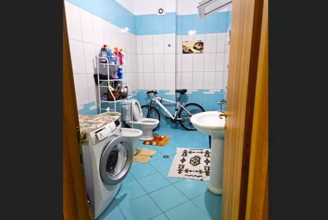 Shtepi me qera Apartament ne Tirane, 3+1, Mobilimi E mobiluar, Pagesa 500  Euro.