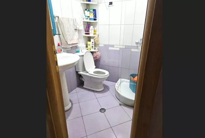 Shtepi me qera Apartament ne Tirane, 3+1, Mobilimi E mobiluar, Pagesa 500  Euro.