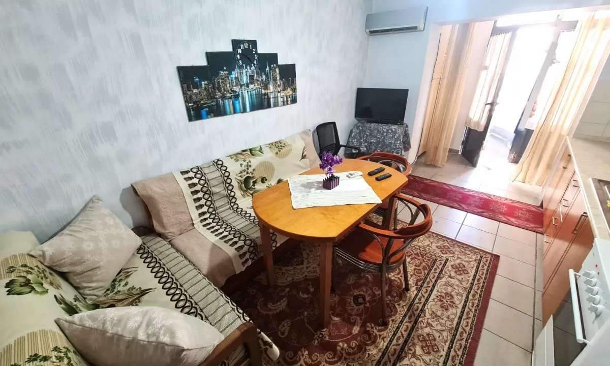 Shtepi me qera Apartament ne Tirane, Garsoniere, Mobilimi E mobiluar, Pagesa 40,000  Leke.