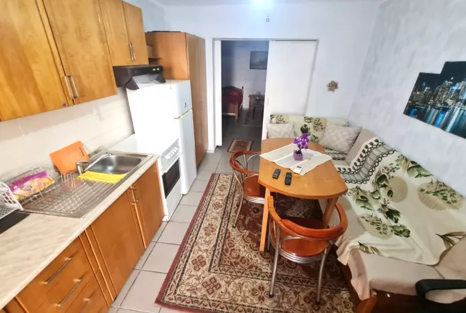 Shtepi me qera Apartament ne Tirane, Garsoniere, Mobilimi E mobiluar, Pagesa 40,000  Leke.