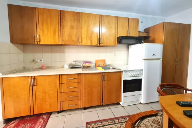 Shtepi me qera Apartament ne Tirane, Garsoniere, Mobilimi E mobiluar, Pagesa 40,000  Leke.