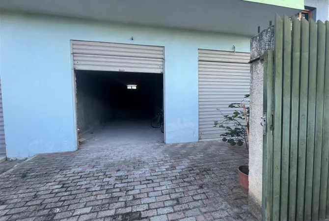 🔲 Magazine me Qera ne Yzberisht prane repartit Renea (Siperfaqe 100 m2, Lartesi 3.5 m )