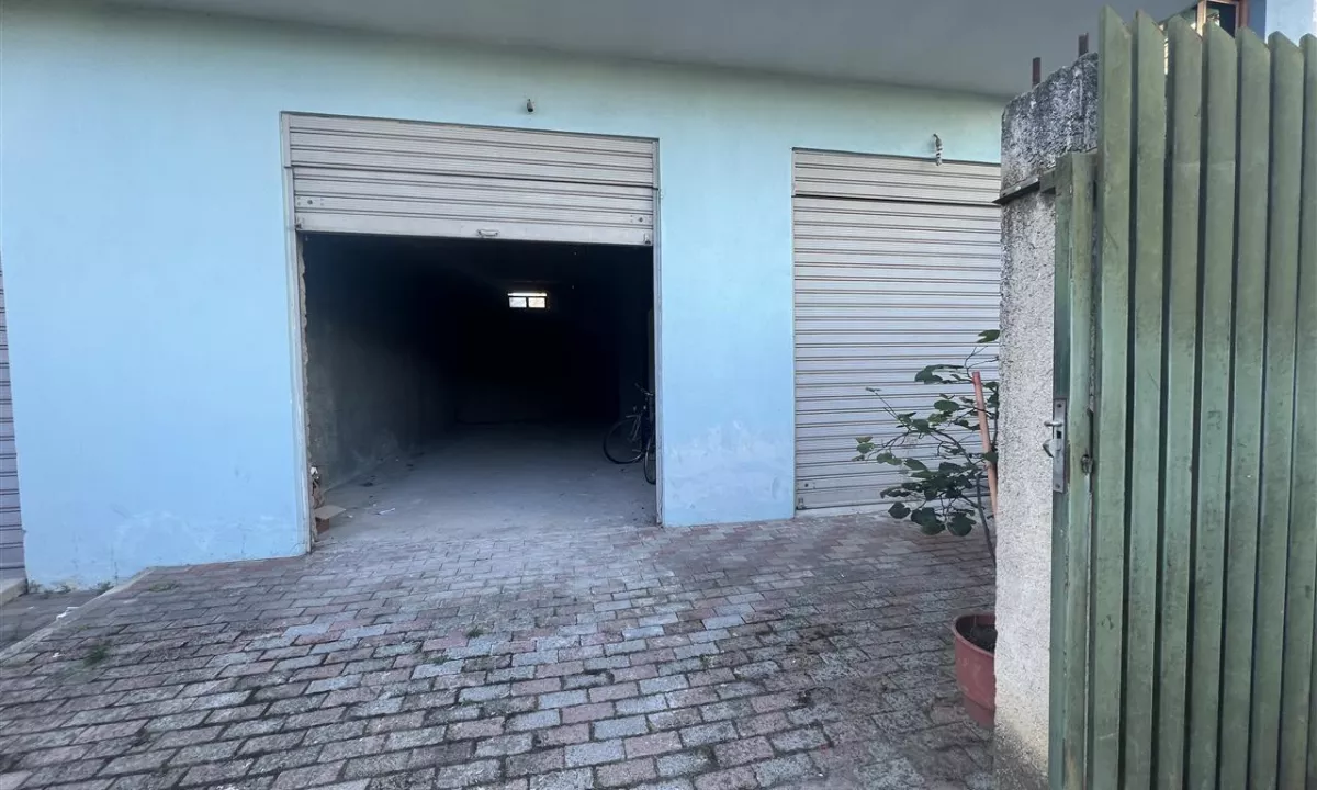 🔲 Magazine me Qera ne Yzberisht prane repartit Renea (Siperfaqe 100 m2, Lartesi 3.5 m )