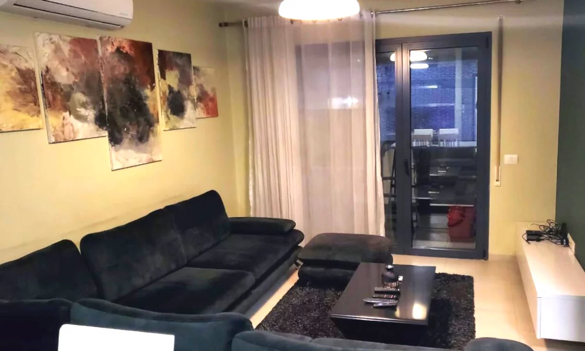 Shtepi me qera Apartament ne Tirane, 2+1, Mobilimi E mobiluar, Pagesa 900  Euro.
