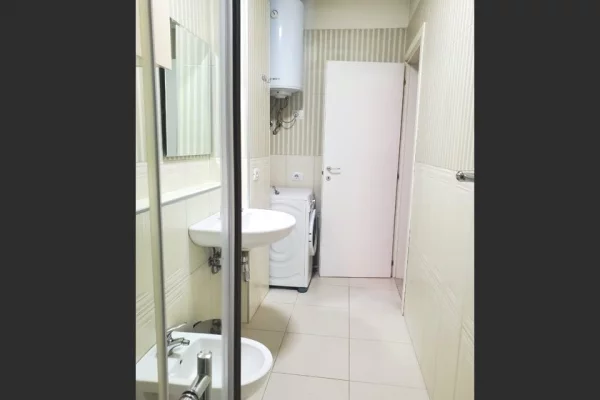 Shtepi me qera Apartament ne Tirane, 2+1, Mobilimi E mobiluar, Pagesa 900  Euro.