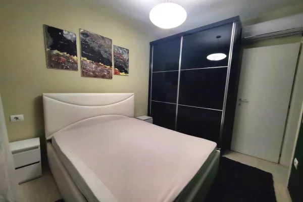 Shtepi me qera Apartament ne Tirane, 2+1, Mobilimi E mobiluar, Pagesa 900  Euro.