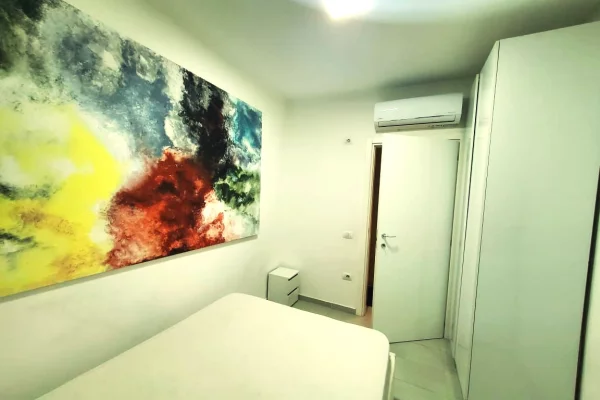 Shtepi me qera Apartament ne Tirane, 2+1, Mobilimi E mobiluar, Pagesa 900  Euro.