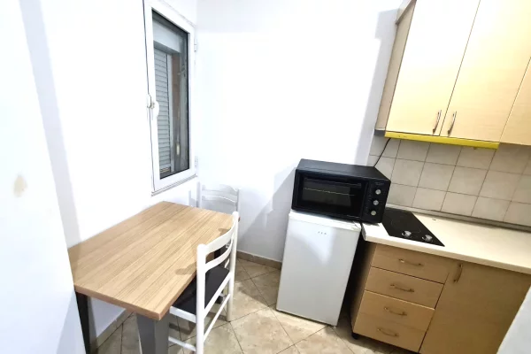 Shtepi me qera Apartament ne Tirane, Garsoniere, Mobilimi E mobiluar, Pagesa 35,000  Leke.