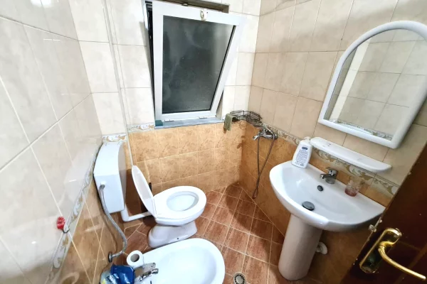 Shtepi me qera Apartament ne Tirane, Garsoniere, Mobilimi E mobiluar, Pagesa 35,000  Leke.