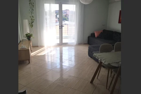 Shtepi me qera Apartament ne Tirane, 1+1, Mobilimi E mobiluar, Pagesa 55,000  Leke.
