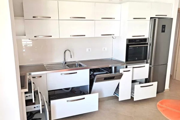 Shtepi me qera Apartament ne Tirane, 2+1, Mobilimi E mobiluar, Pagesa 85,000  Leke.