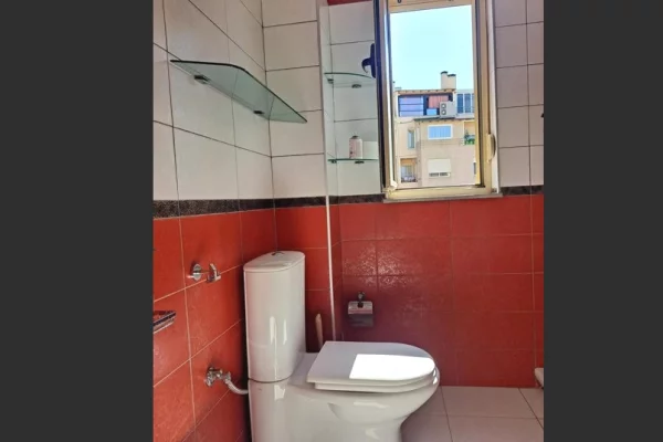 Shtepi me qera Apartament ne Tirane, 2+1, Mobilimi E mobiluar, Pagesa 85,000  Leke.