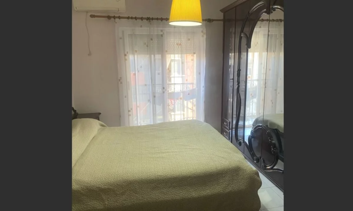 Shtepi me qera Apartament ne Tirane, Garsoniere, Mobilimi E mobiluar, Pagesa 50,000  Leke.