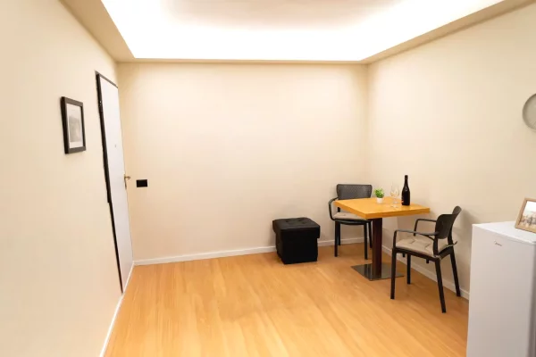 ✅ Ambient Biznesi me Qera prane Pazarit te Ri (25m2, kati 0, drita-uje te perfshira)