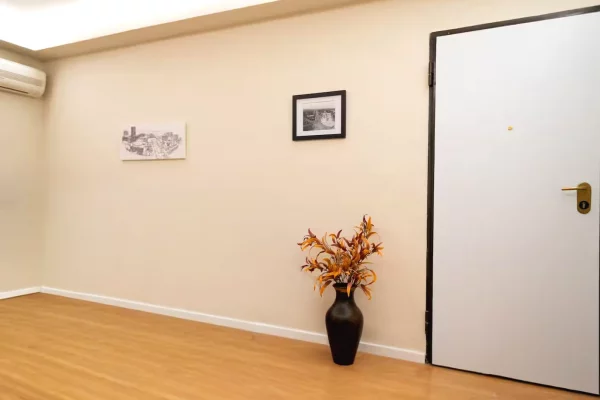 ✅ Ambient Biznesi me Qera prane Pazarit te Ri (25m2, kati 0, drita-uje te perfshira)