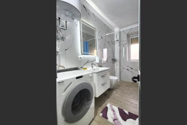 Shtepi me qera Apartament ne Tirane, 1+1, Mobilimi E mobiluar, Pagesa 50,000  Leke.