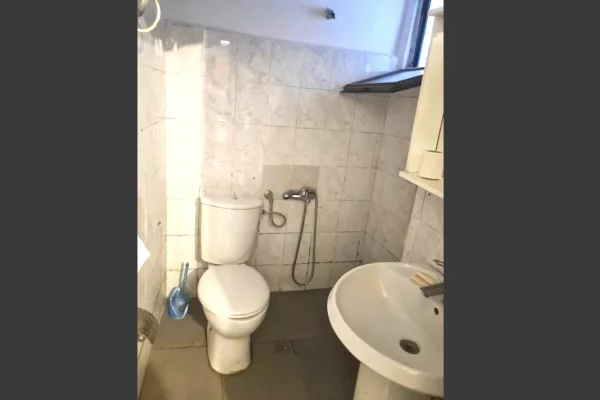 Shtepi me qera Apartament ne Tirane, Garsoniere, Mobilimi E mobiluar, Pagesa 30,000  Leke.