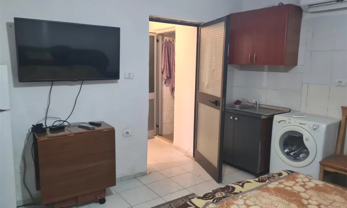 Shtepi me qera Apartament ne Tirane, Garsoniere, Mobilimi E mobiluar, Pagesa 30,000  Leke.