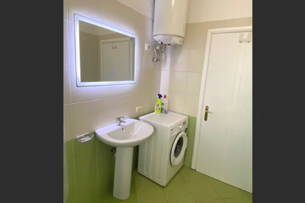 Shtepi me qera Apartament ne Tirane, 1+1, Mobilimi E mobiluar, Pagesa 40,000  Leke.