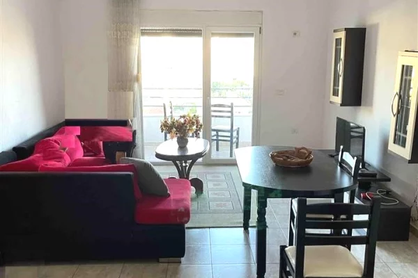 Shtepi me qera 1+1 ne Tirane - 35,000 Leke