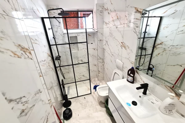 Shtepi me qera Apartament ne Tirane, 1+1, Mobilimi E mobiluar, Pagesa 750  Euro.