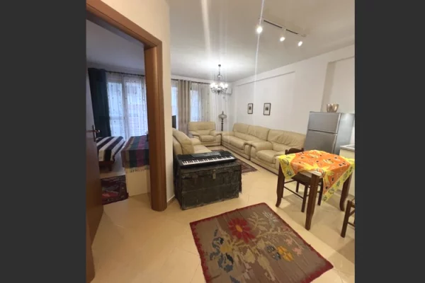 Shtepi me qera Apartament ne Tirane, 1+1, Mobilimi E mobiluar, Pagesa 40,000  Leke.