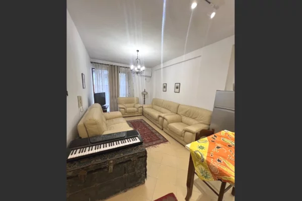 Shtepi me qera Apartament ne Tirane, 1+1, Mobilimi E mobiluar, Pagesa 40,000  Leke.