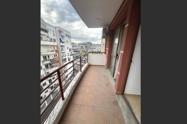 Shtepi me qera Apartament ne Tirane, 1+1, Mobilimi E mobiluar, Pagesa 40,000  Leke.