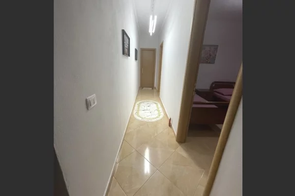 Shtepi me qera Apartament ne Tirane, 2+1, Mobilimi E mobiluar, Pagesa 60,000  Leke.