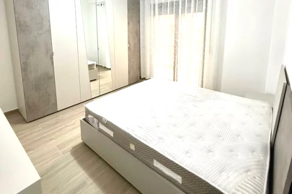 Shtepi me qera Apartament ne Tirane, 2+1, Mobilimi E mobiluar, Pagesa 700  Euro.
