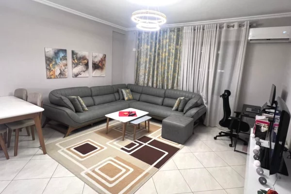 Shtepi me qera Apartament ne Tirane, 1+1, Mobilimi E mobiluar, Pagesa 450  Euro.